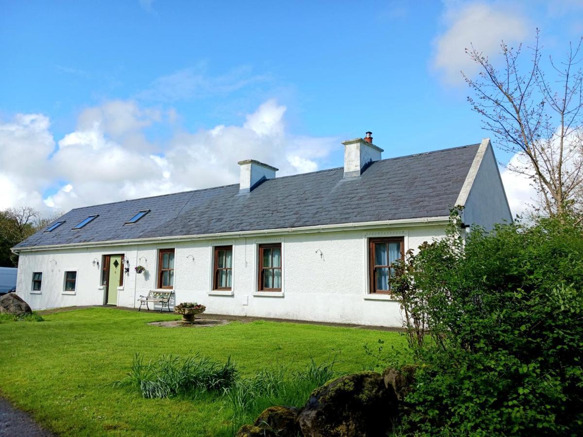 דירות באליהוניס Rural Retreat Near Knock מראה חיצוני תמונה